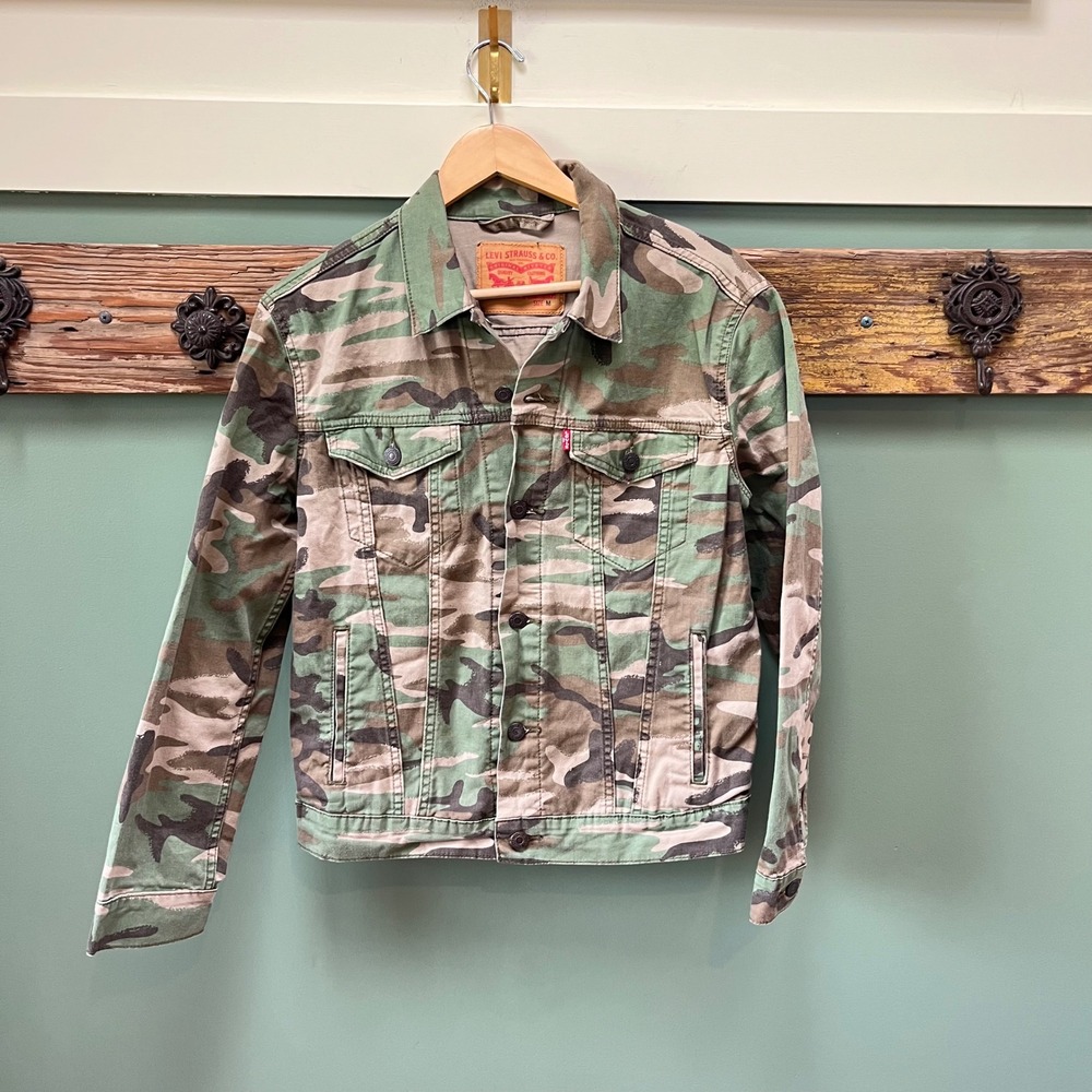 Levis Camouflage Trucker Jacket Medium Green Camo Denim Button Up 723340216 - Picture 1 of 5